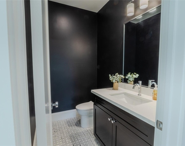 974 W 43rd Street - Photo Thumbnail 36