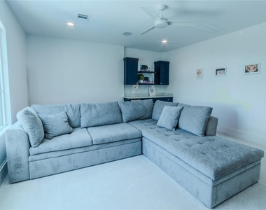 974 W 43rd Street - Photo Thumbnail 37