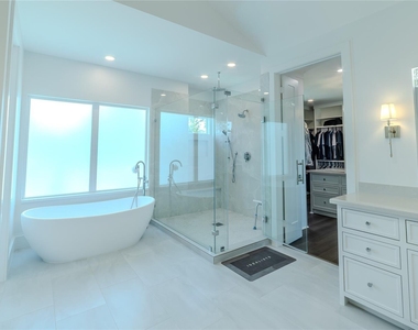 974 W 43rd Street - Photo Thumbnail 21