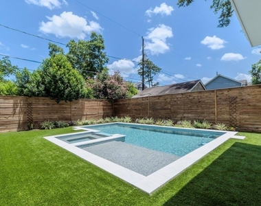 974 W 43rd Street - Photo Thumbnail 42