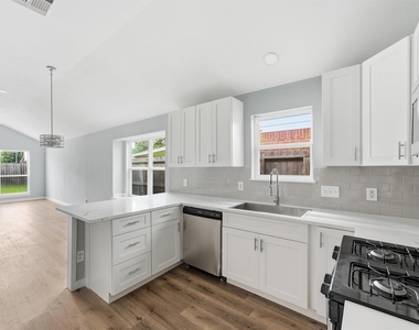 25414 Barmby Drive - Photo Thumbnail 4