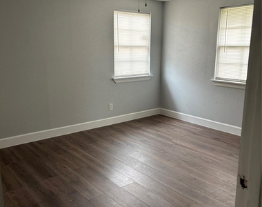 4115 Tidewater Drive - Photo Thumbnail 13