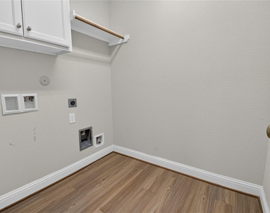 2524 Hagerman Court - Photo Thumbnail 10