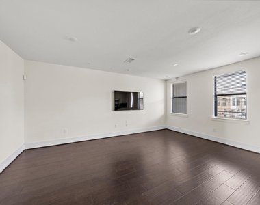 2401 Crawford Street - Photo Thumbnail 3