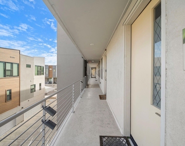 2401 Crawford Street - Photo Thumbnail 10