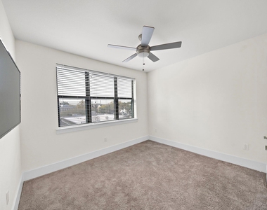 2401 Crawford Street - Photo Thumbnail 6