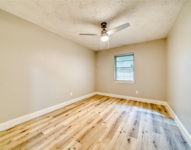 4406 Mallard Drive - Photo Thumbnail 18