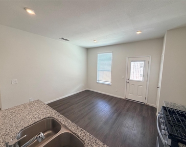 10233 Cleartide Lane - Photo Thumbnail 4