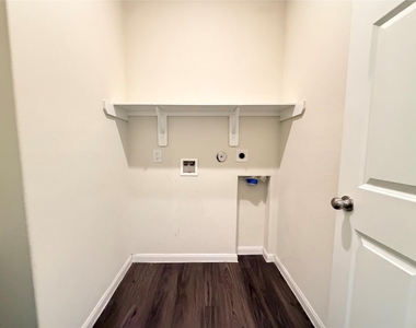 10233 Cleartide Lane - Photo Thumbnail 9