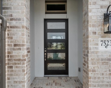 7523 Mariposa Way - Photo Thumbnail 3