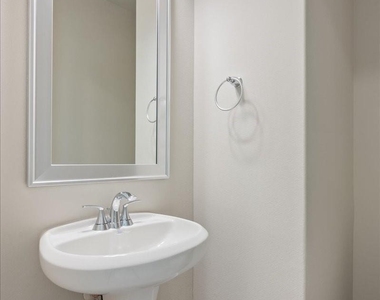 7523 Mariposa Way - Photo Thumbnail 11