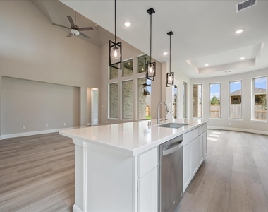 7523 Mariposa Way - Photo Thumbnail 16