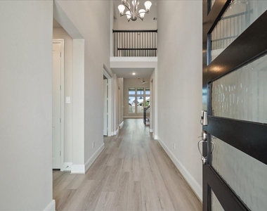 7523 Mariposa Way - Photo Thumbnail 4