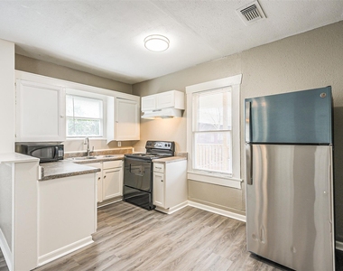 216 Redan Street - Photo Thumbnail 2