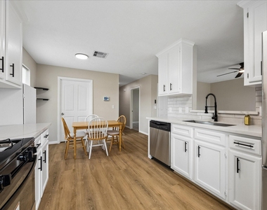 2617 29th Avenue N - Photo Thumbnail 4