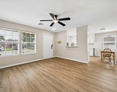 2617 29th Avenue N - Photo Thumbnail 3