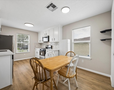 2617 29th Avenue N - Photo Thumbnail 6