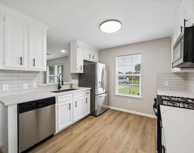 2617 29th Avenue N - Photo Thumbnail 1