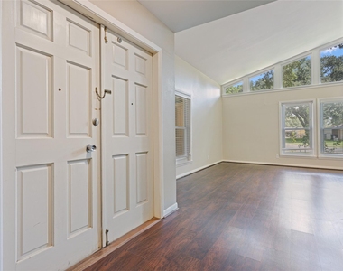 3808 Avenue O - Photo Thumbnail 10
