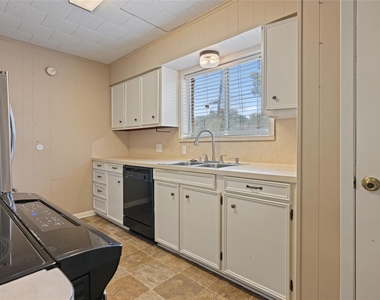 3808 Avenue O - Photo Thumbnail 17
