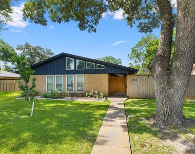 3808 Avenue O - Photo Thumbnail 4
