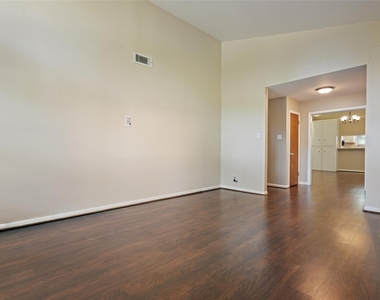 3808 Avenue O - Photo Thumbnail 12