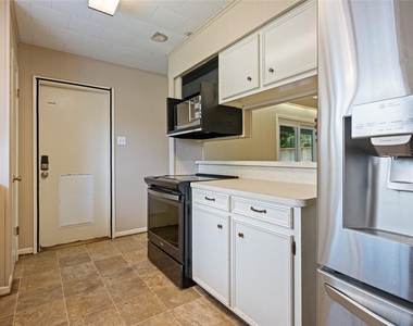 3808 Avenue O - Photo Thumbnail 19
