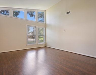 3808 Avenue O - Photo Thumbnail 11