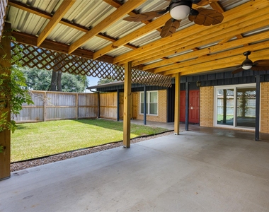 3808 Avenue O - Photo Thumbnail 9