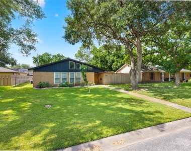 3808 Avenue O - Photo Thumbnail 1