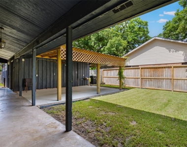 3808 Avenue O - Photo Thumbnail 7