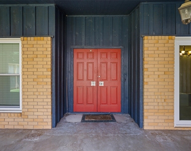3808 Avenue O - Photo Thumbnail 6