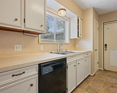 3808 Avenue O - Photo Thumbnail 20