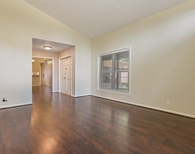 3808 Avenue O - Photo Thumbnail 13