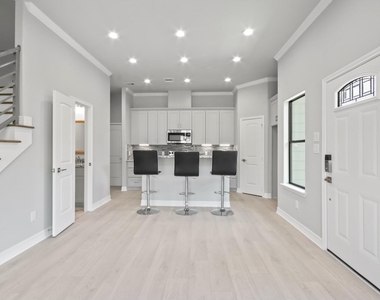 5415 Bacher Street - Photo Thumbnail 4