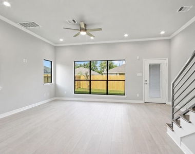 5415 Bacher Street - Photo Thumbnail 3