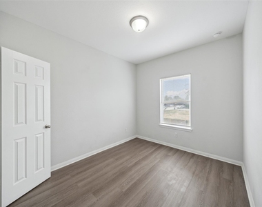 9018 Everglade Drive - Photo Thumbnail 14
