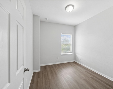 9018 Everglade Drive - Photo Thumbnail 13