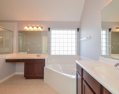 6726 Oakman - Photo Thumbnail 22