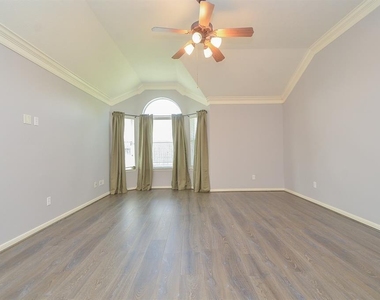 6726 Oakman - Photo Thumbnail 19