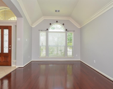 6726 Oakman - Photo Thumbnail 2