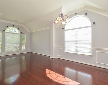 6726 Oakman - Photo Thumbnail 5