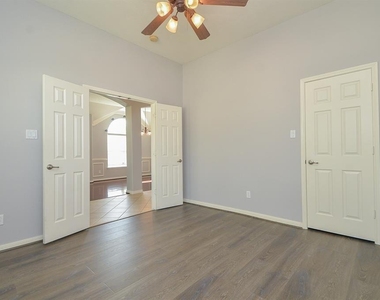 6726 Oakman - Photo Thumbnail 8