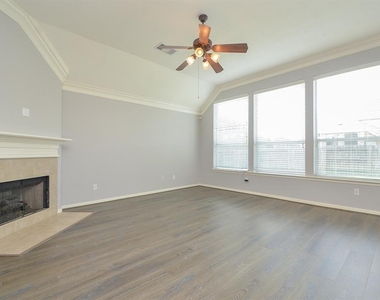 6726 Oakman - Photo Thumbnail 15