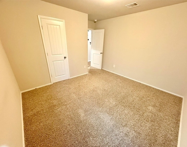 846 Autumn Flats Way - Photo Thumbnail 15