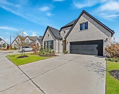 7415 Denali Drive - Photo Thumbnail 2