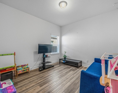 7415 Denali Drive - Photo Thumbnail 23