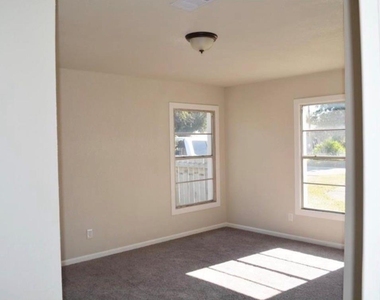 4839 Ventura Lane - Photo Thumbnail 10