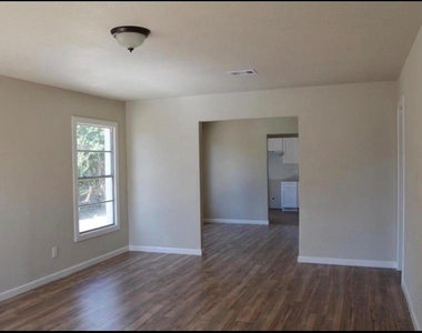 4839 Ventura Lane - Photo Thumbnail 3