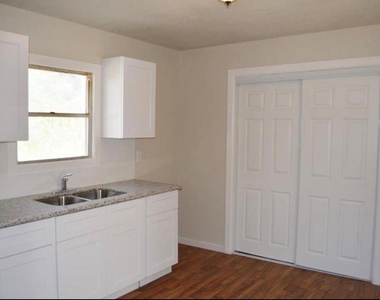 4839 Ventura Lane - Photo Thumbnail 7